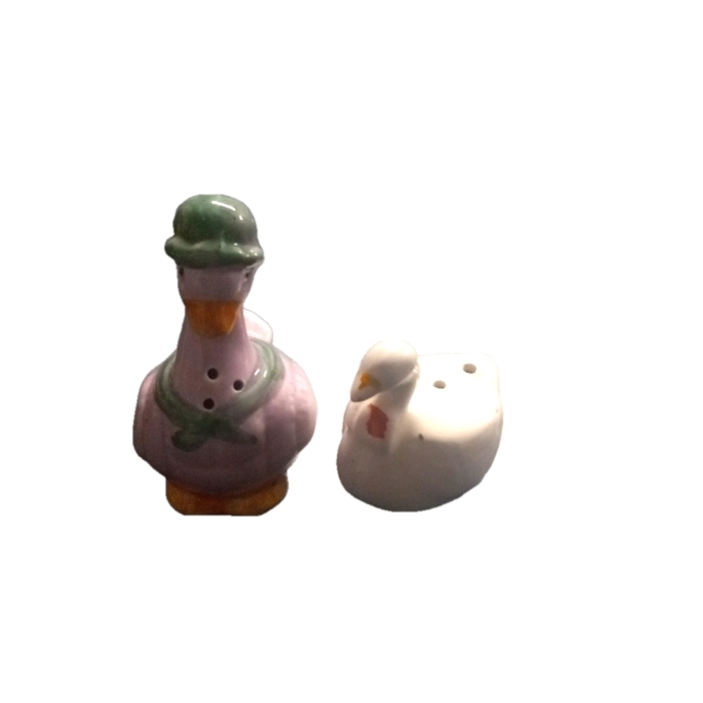 Vintage goose and swan salt and pepper shaker